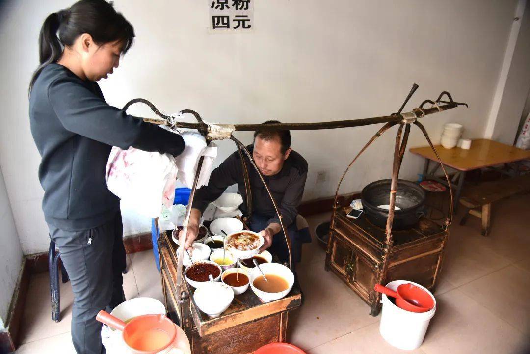 哈达铺凉粉制作技艺 2018年8月宕昌县哈达铺镇 沈录生 摄