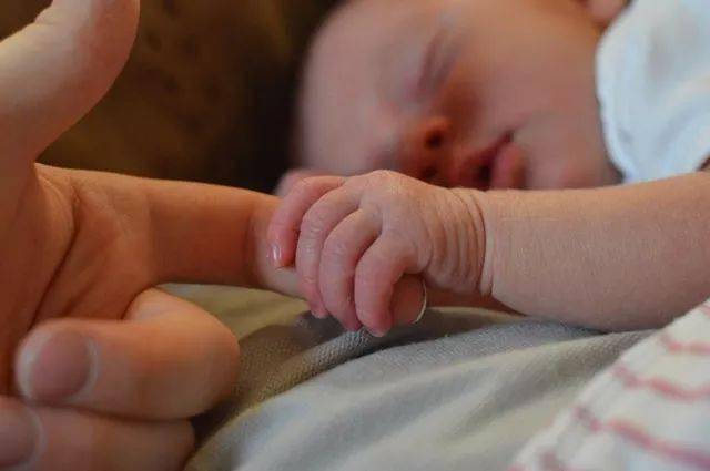 医生|医生发话了：宝宝这26个“怪现象”根本不是病！！别再动不动往医院跑了！