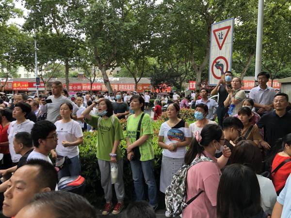 合肥市|组图：高考第一天结束 考场外最真实的画面记录