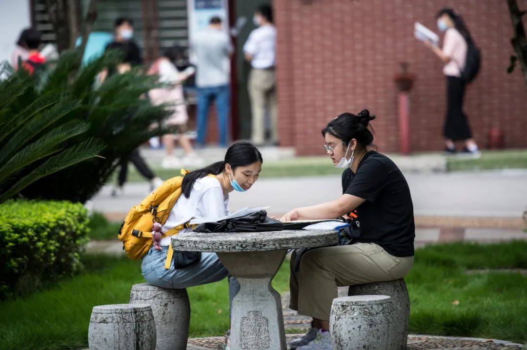 高考|多图直击桂林高考现场!这一幕幕让人动容…
