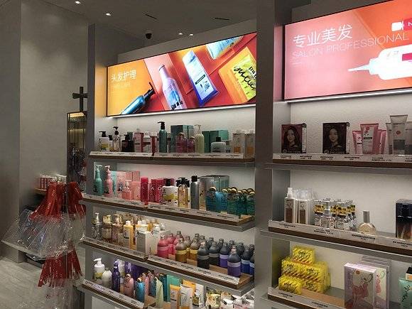美妆集合店喜燃听过吗?像李佳琦的直播仓库