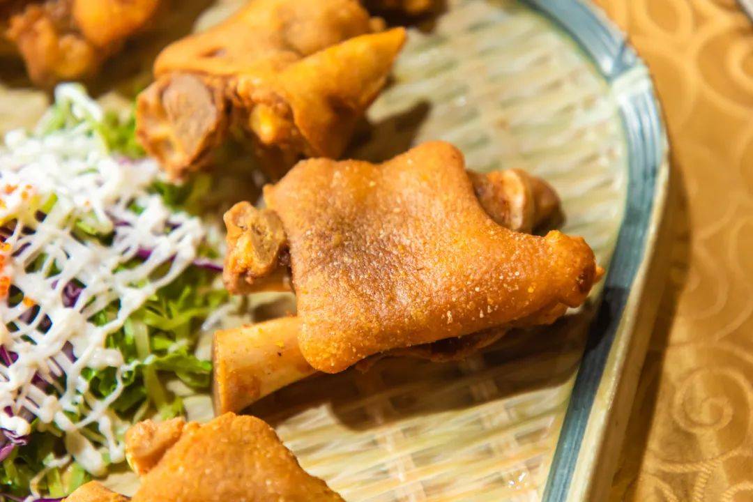横跨大半个广州我也要去吃的盐焗猪手和梅子乳鸽
