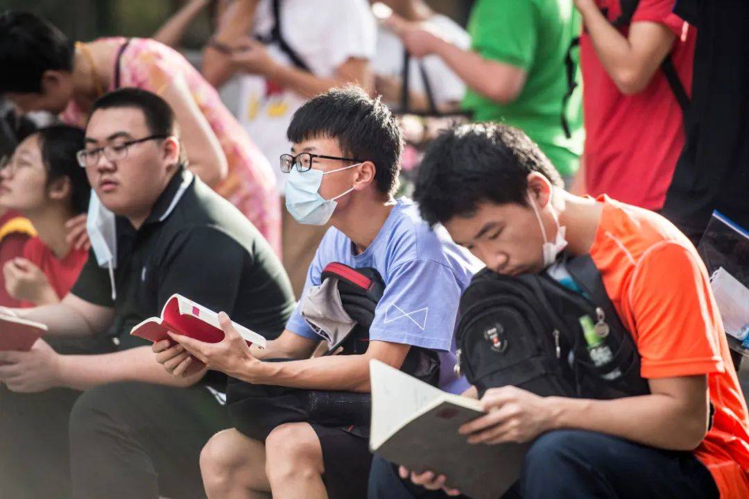 高考|多图直击桂林高考现场!这一幕幕让人动容…