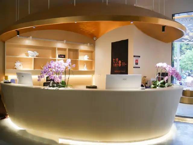 希尔顿餐厅人均消费_希尔顿酒店餐厅设计