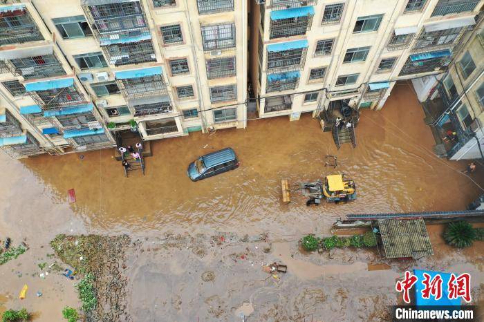 湾里|直击南昌湾里山洪暴发灾后现场：洪水齐腰深 居民忙自救