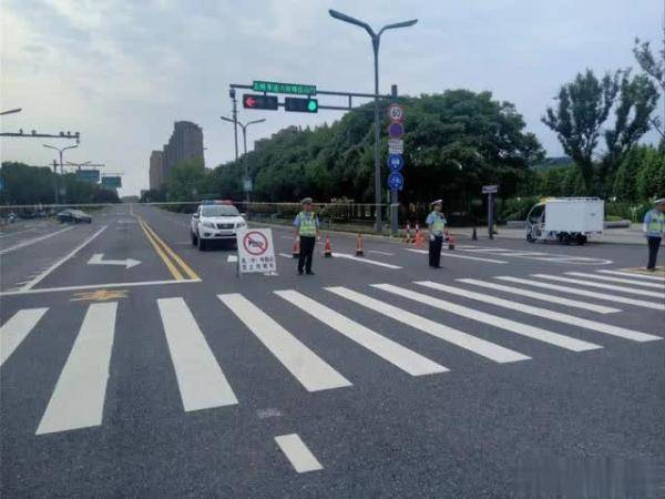 和孚大桥|交警紧急护送，开考前3分钟将考生顺利送达考场