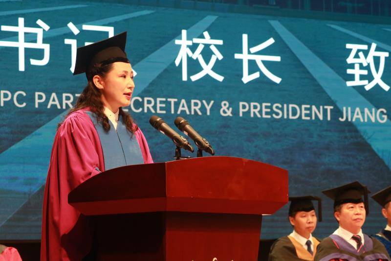 李兰娟|道别和祝福，从来都认真！汕大毕业典礼李兰娟送16字寄语