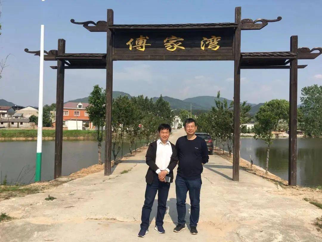 乡村振兴没法照方抓药看他如何迎来傅家湾首个旅游团