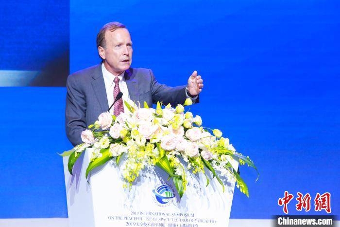 中美|尼尔·布什：应从中美差异悬殊的疫情数字中吸取教训