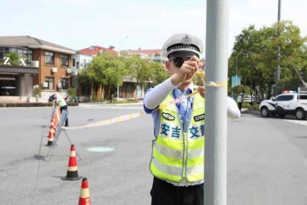 和孚大桥|交警紧急护送，开考前3分钟将考生顺利送达考场
