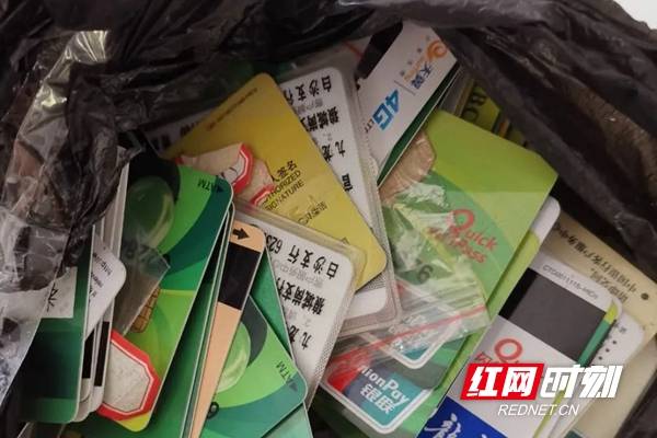 益玩e币充值代充_代充游戏币靠什么挣钱_360币代充