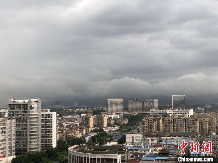 市民|暴雨突袭南昌 市民朋友圈“借船”“卖船”