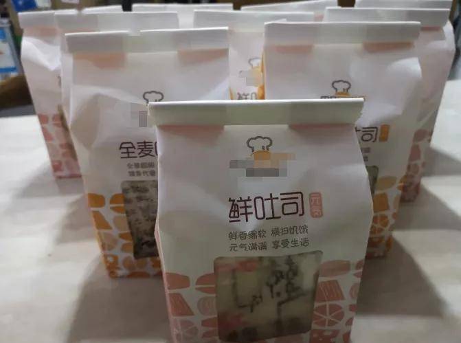 陈伟锋|动画片同款！90后男老师熬夜制作了48份特殊的高考礼物…