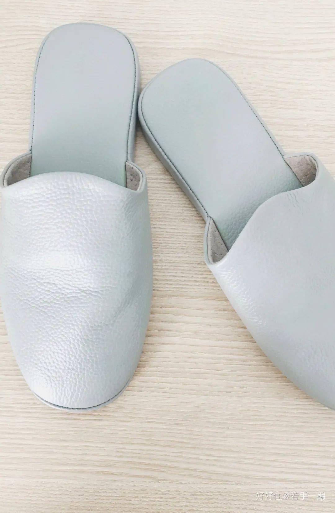 拖鞋穿到腿上 0182e82a78374af69ba73bc96eb95e0a.jpeg