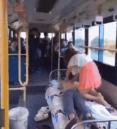 搞笑GIF: 隔着屏幕都能感觉到疼