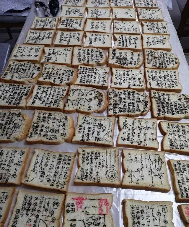 记忆面包|90后男老师通宵自制的“记忆面包”火了！细节超感人→