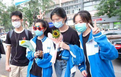 高考|现场 | 高考结束啦！