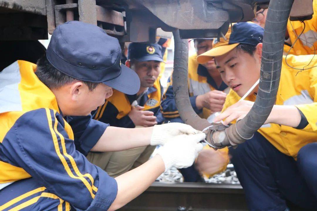 |新时代·铁路榜样 | 中欧班列的“护航人”