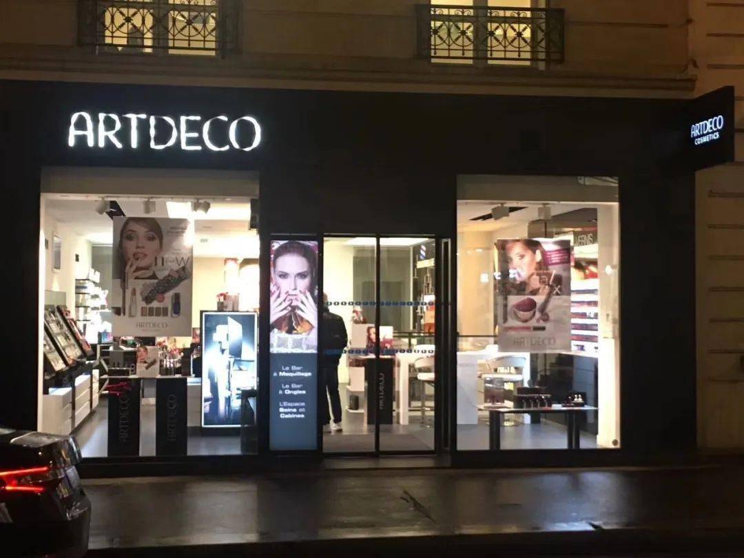 夏日|黄晓明狂流汗不脱妆，杨超越的“落泪女团妆”上热搜！一线女星背后百万化妆师的夏日最强无暇底妆教程送上！