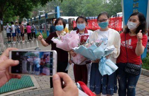 高考|现场 | 高考结束啦！