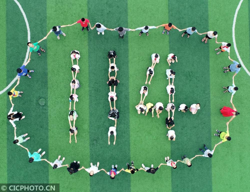 涟源|湖南涟源：小学生创意毕业照 定格童年美好时光