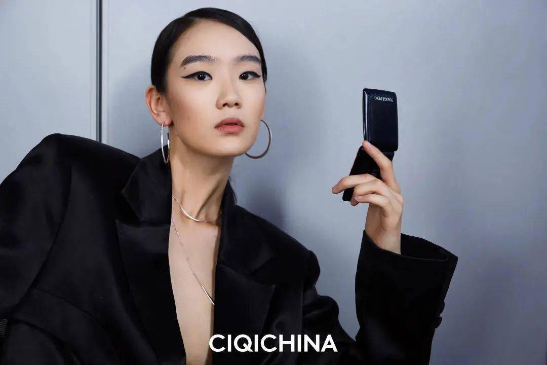 白姗|李泽懿&白姗最新大片来袭！是时候领略下东方宾利家仙女模特的魅力了...