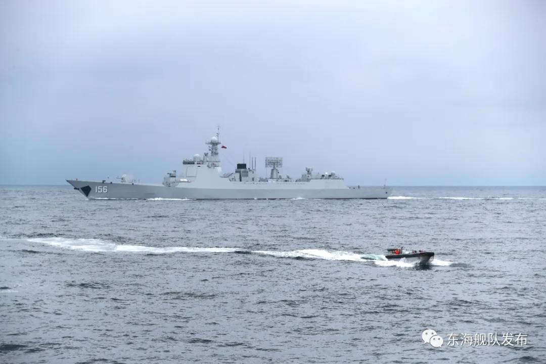 东部战区海军某驱逐舰支队奔赴东海多个海域组织实战化训练