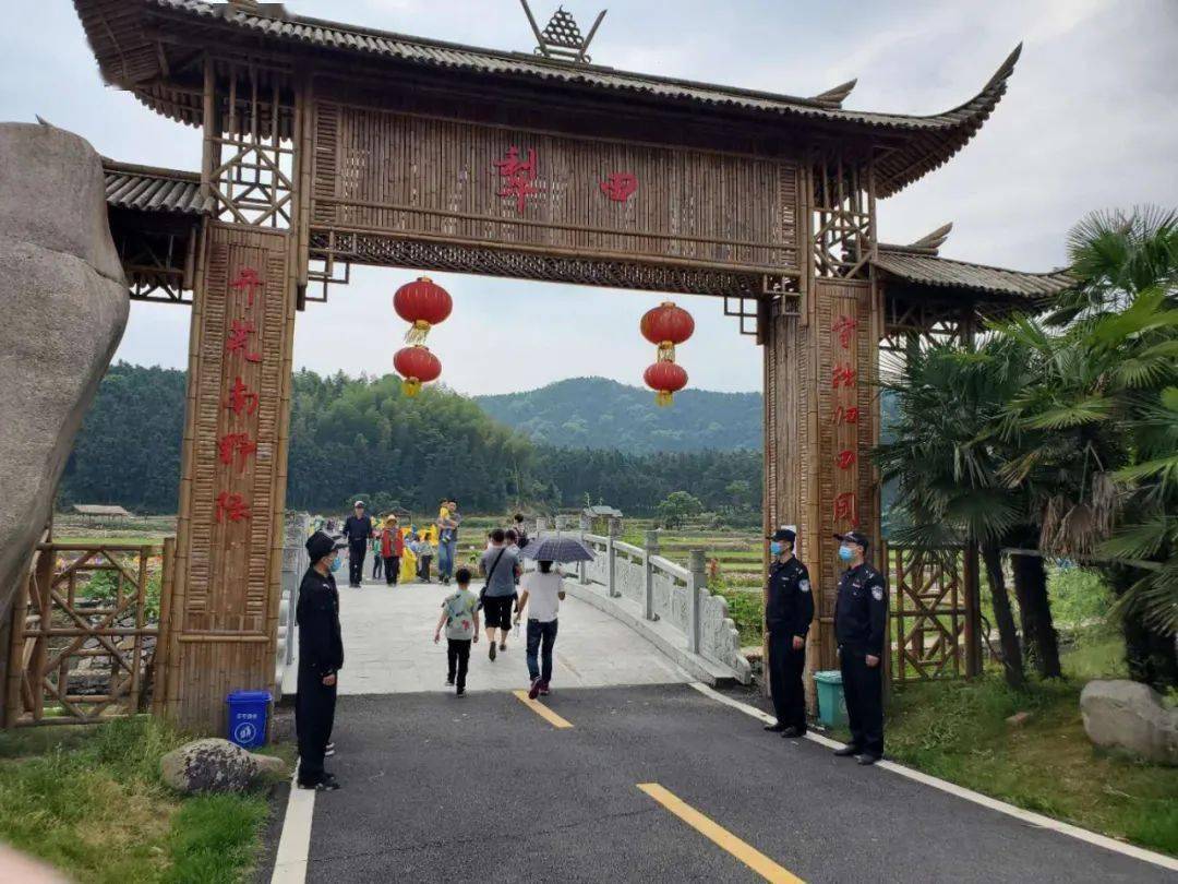 流水,屋后曲径通幽"如今的良山下保村是一幅美丽乡村旅游新画卷