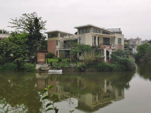 李先生|浙江95后小伙开400万迈凯伦住别墅，赚过亿资产！只靠一个聊天群?