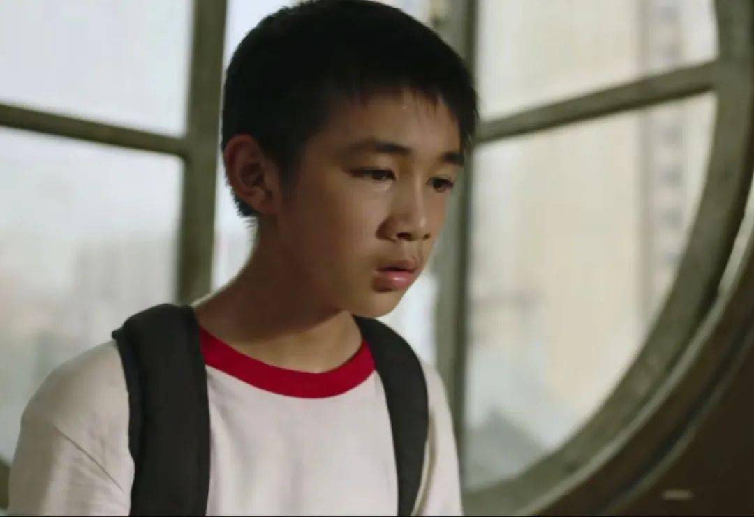 服装|深扒悬疑片服装隐喻：穿成这样能活命