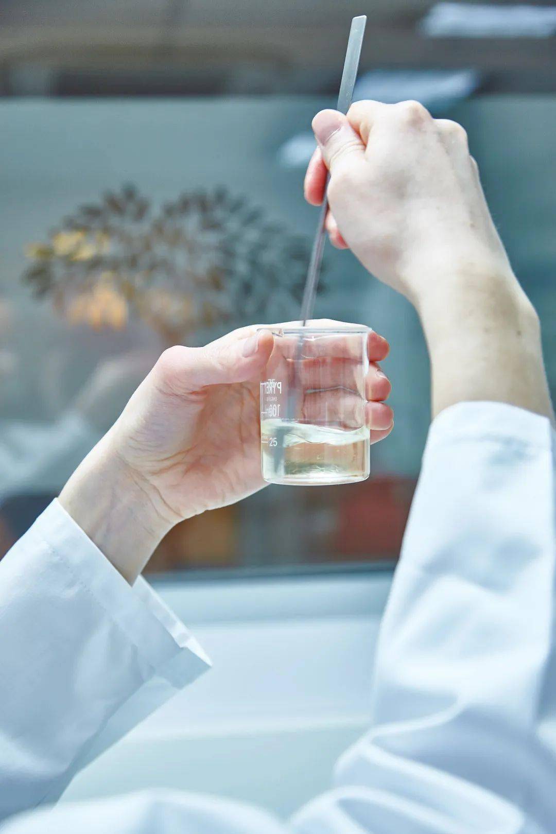 图片|比伯海莉的订婚纪念日旅行，看完真的太…酸…了 | 美妆周盘点