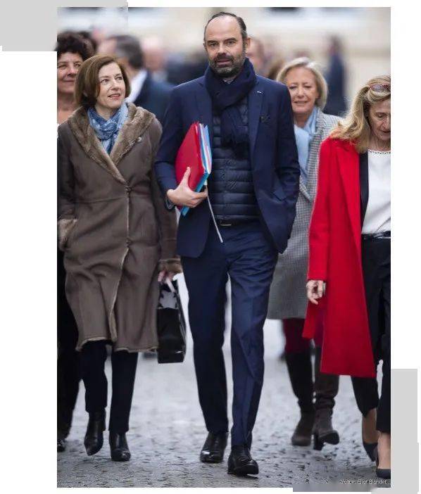 法国总理|刚刚请辞的法国总理，星战迷、打拳击，还是位有衣品的美男子