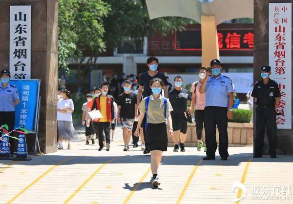 烟台|终于考完了！烟台考场外这一幕看着看着就忍不住了……