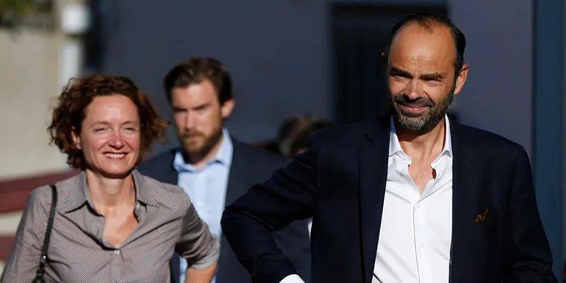 法国总理|刚刚请辞的法国总理，星战迷、打拳击，还是位有衣品的美男子