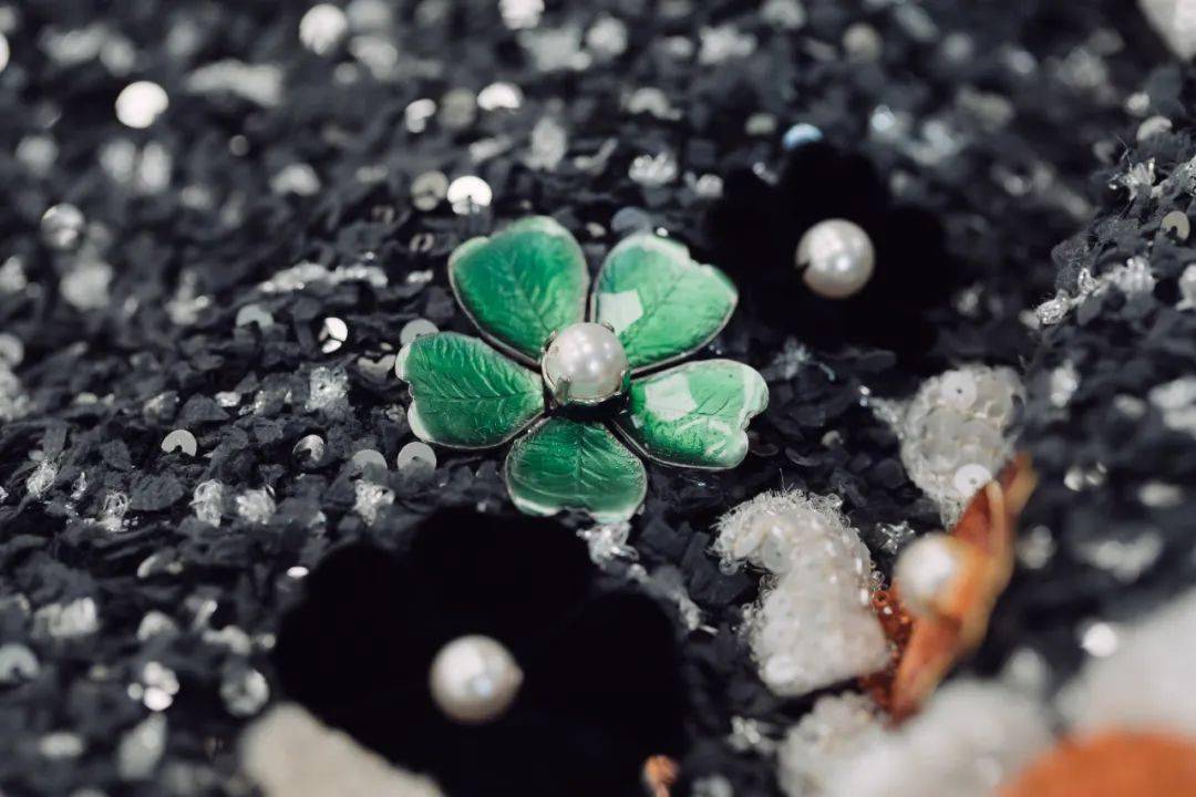 刺绣|清晨从剧院走出的朋克公主,这样的CHANEL你遇见过吗?