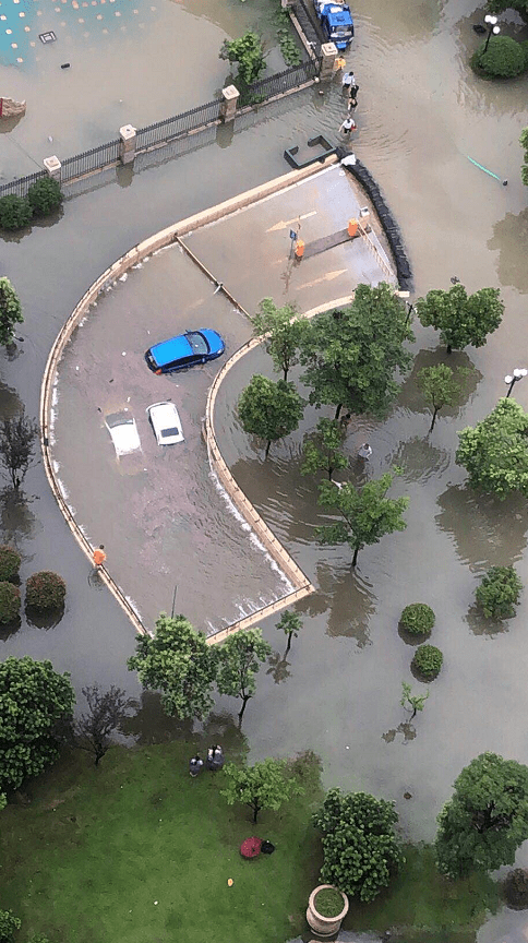 管委会称南昌“两小区互相排水”系误会，雨后排水不畅有车被淹