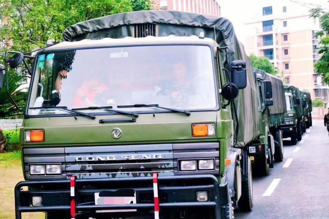 武警官兵离建前,在学校留下了这些.