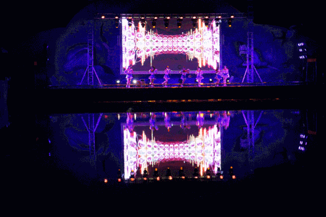 当然除了超强阵容 更有花式玩法等你来解锁 汹涌澎湃,尽情嗨翻天 做