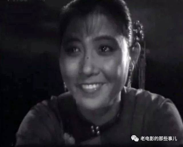 表演|60年代女星吴文华，美丽而温婉，《南海潮》主演