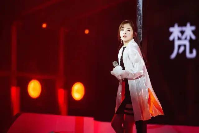 孟佳|万茜突然变油腻铁T,沈梦辰吴昕都换了头?