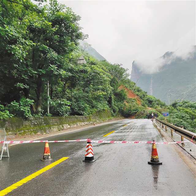 国道319武隆段山体滑坡道路中断 15日恢复通车