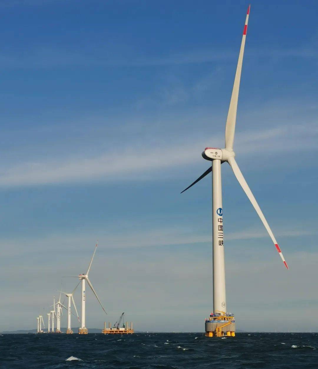 【超级工程】亚太地区最大海上风机成功并网发电