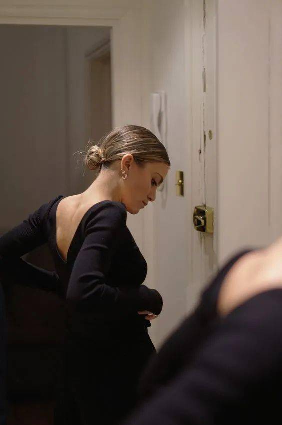 发型|别披头发了！这4款最火的夏日发型，谁扎谁好看！