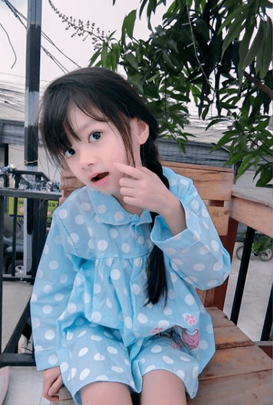 Onew|泰国6岁小萝莉凭借一组照片火爆ins，网友直呼：又来骗我们生女儿！