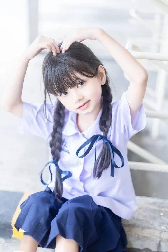 Onew|泰国6岁小萝莉凭借一组照片火爆ins，网友直呼：又来骗我们生女儿！