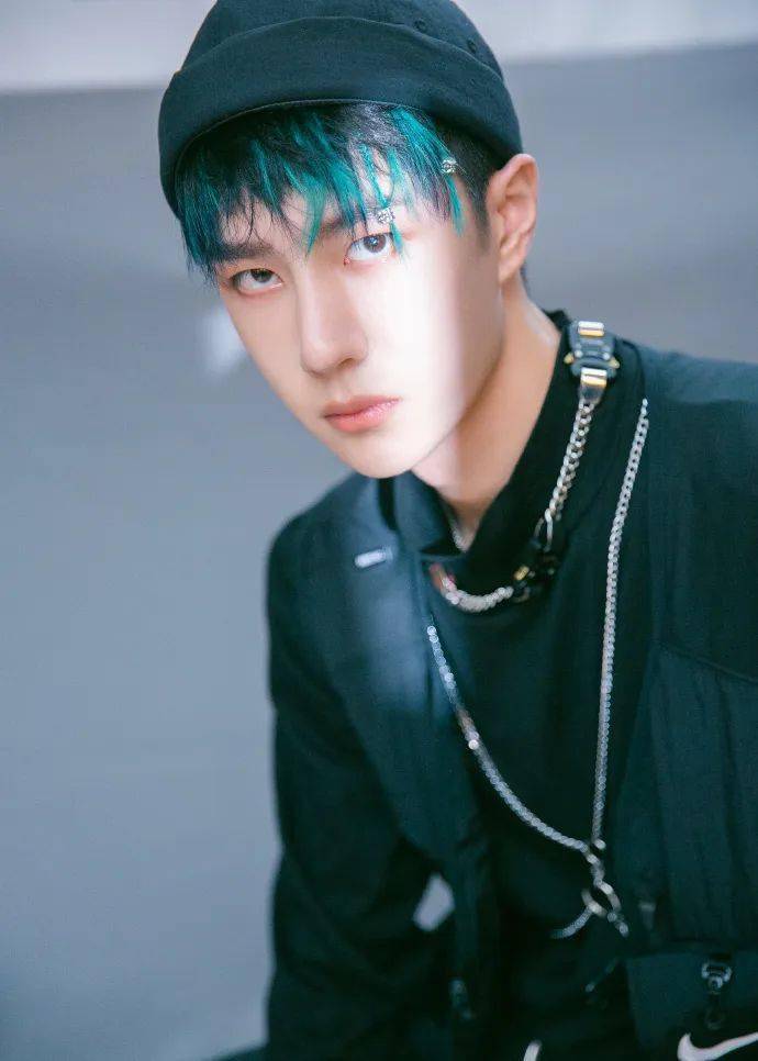 刘海染|看了王一博的新发色,我又动心了…