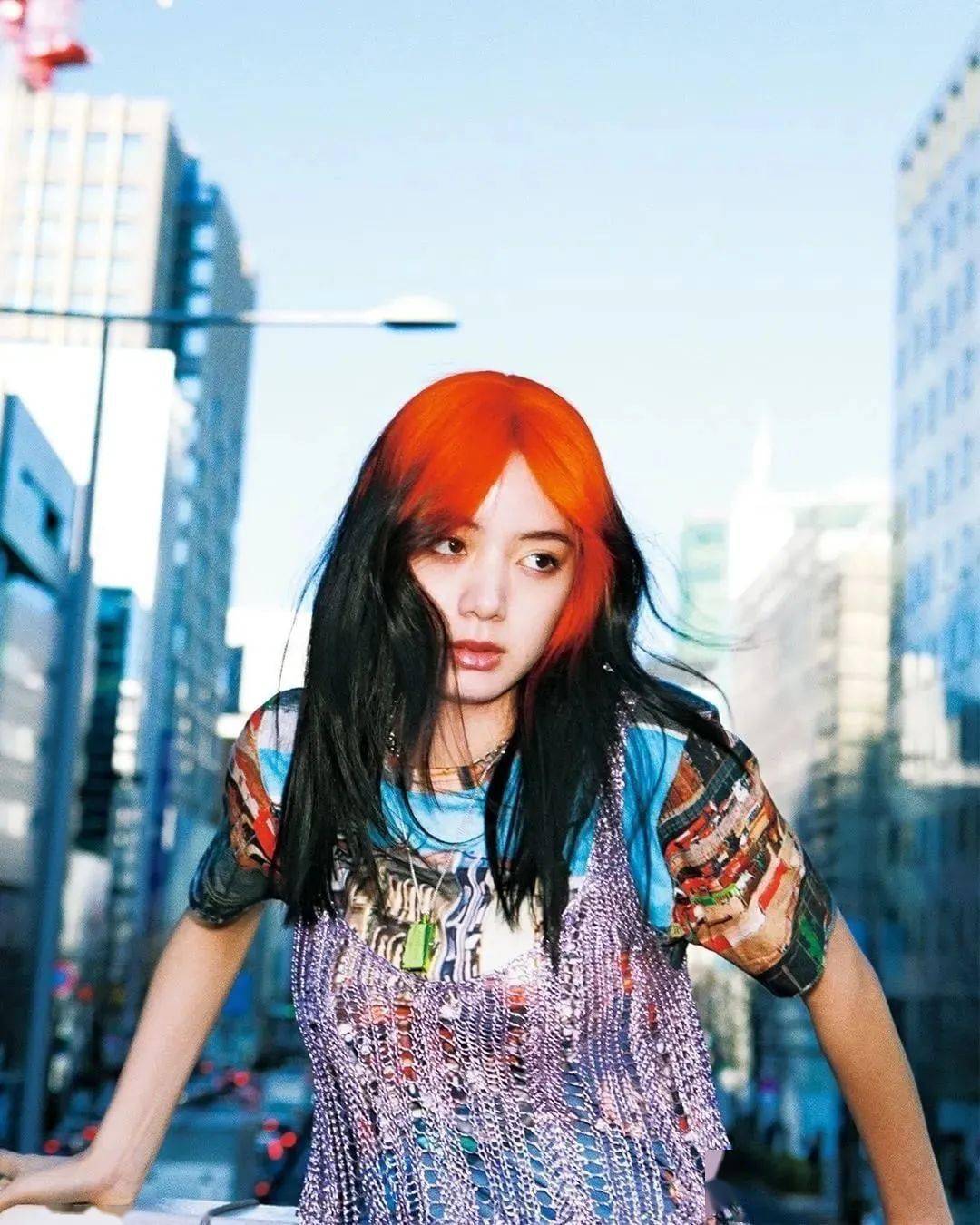 刘海|看了杨超越、Jennie们的非主流挑染 我居然有点心动