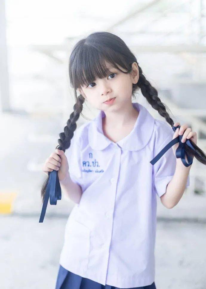 Onew|泰国6岁小萝莉凭借一组照片火爆ins，网友直呼：又来骗我们生女儿！