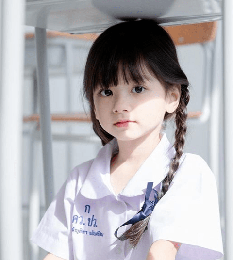 Onew|泰国6岁小萝莉凭借一组照片火爆ins，网友直呼：又来骗我们生女儿！