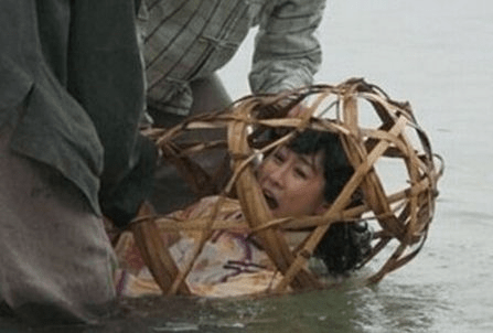 古代|浸猪笼:揭秘古代处刑偷情妇女所用的残忍私刑